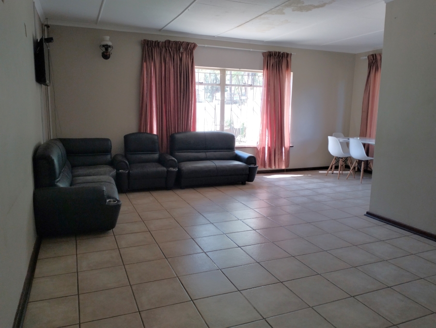 To Let 4 Bedroom Property for Rent in Hankey Eastern Cape